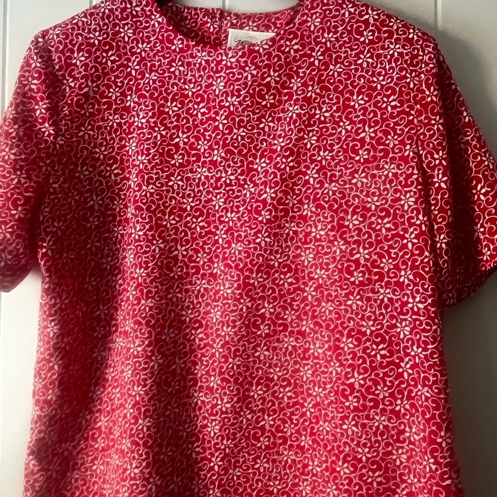 Worthington Red and White Swirl Top